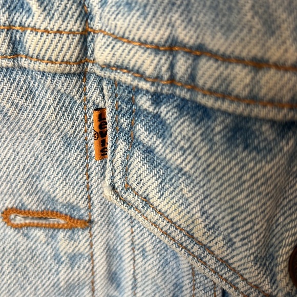 90’s Vintage Levi’s Orange Tab Cropped Denim Jacket - Picture 2 of 6